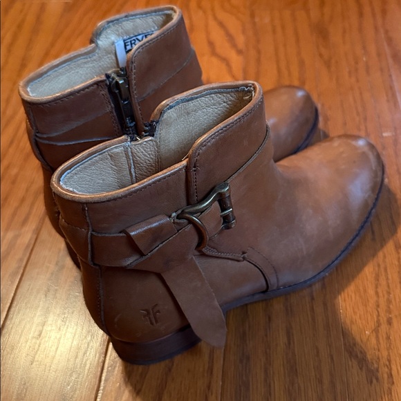 Frye - Picture 5 of 7